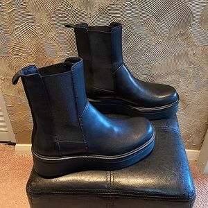 Tara Chelsea Boot, Vagabond Shoemakers, never worn, size Euro 38, USA 8, Black